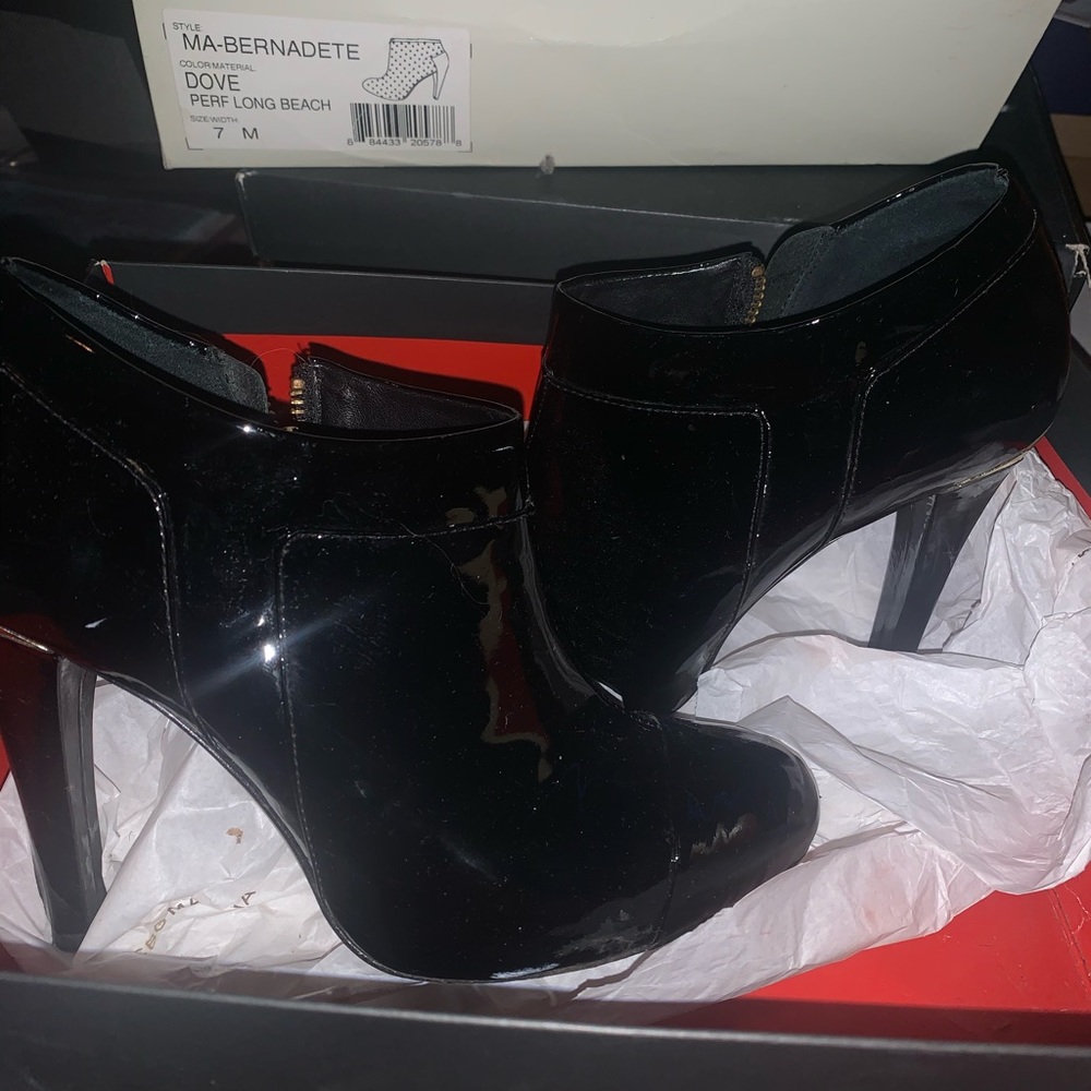 Pre Owned BCBG Bootie “Dan” Sz 7